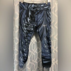 Nike Cropped Yoga Pants